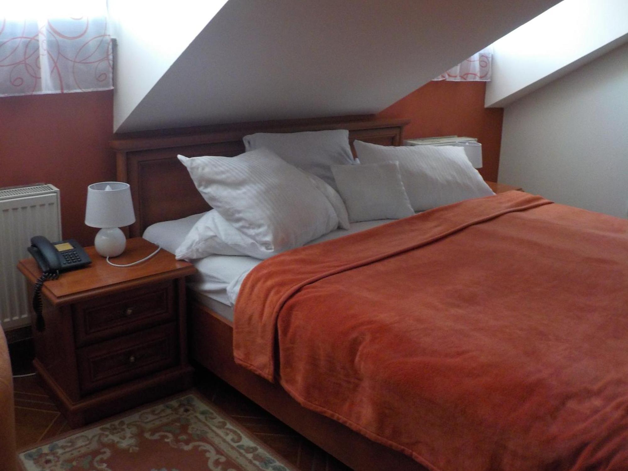Hotel Krivan Kysucke Nove Mesto Oda fotoğraf