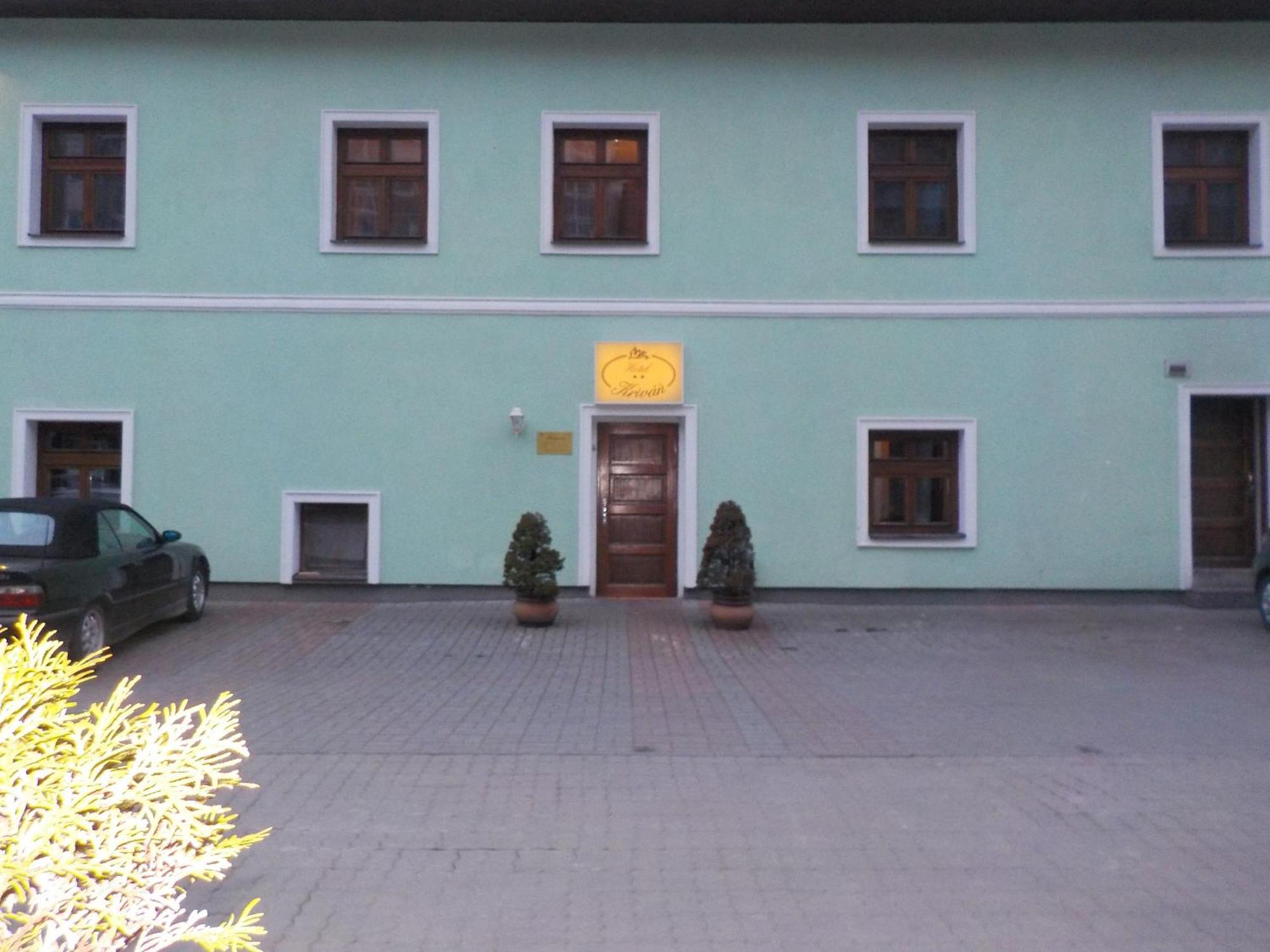 Hotel Krivan Kysucke Nove Mesto Dış mekan fotoğraf