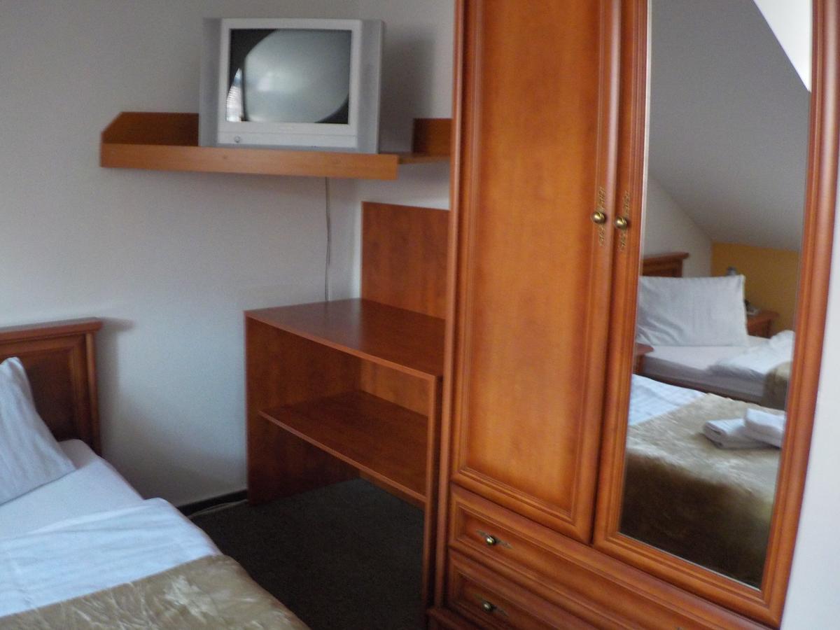 Hotel Krivan Kysucke Nove Mesto Oda fotoğraf