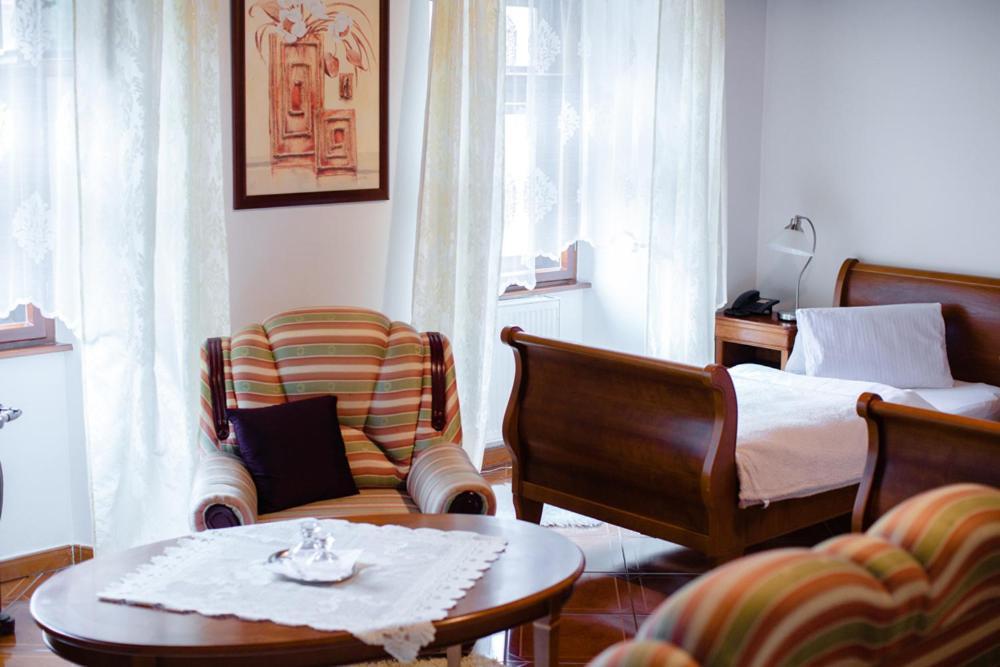 Hotel Krivan Kysucke Nove Mesto Dış mekan fotoğraf