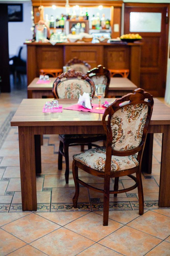 Hotel Krivan Kysucke Nove Mesto Dış mekan fotoğraf